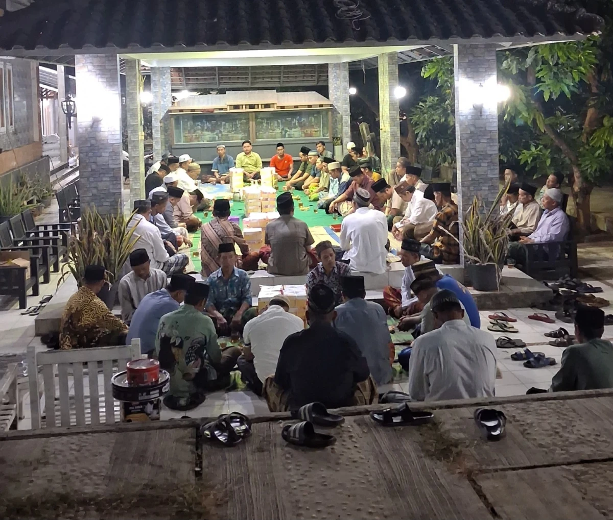 Mengenang 40 Hari Wafatnya Sang Ayah, Tahlilan dan Doa Bersama Digelar di Kediaman Ketua TP PKK Desa Karanggondang