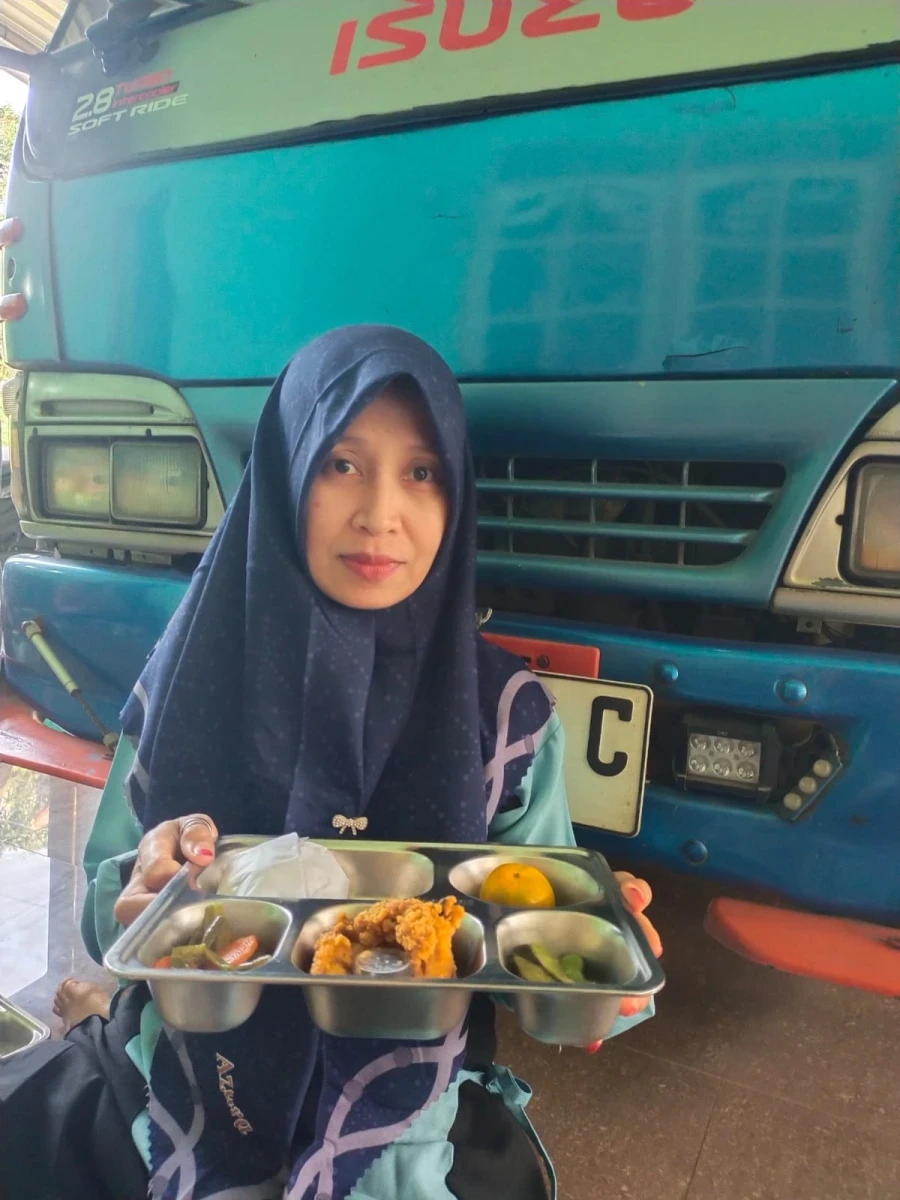 MBG DI RW 02 POS MEKARSARI 5
