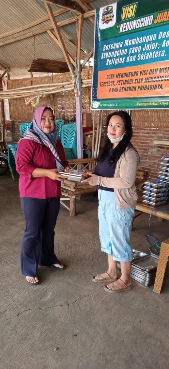 PEMBAGIAN MBG BAGI IBU HAMIL DI POS PANDAN 1 DESA KEDUNGCINO
