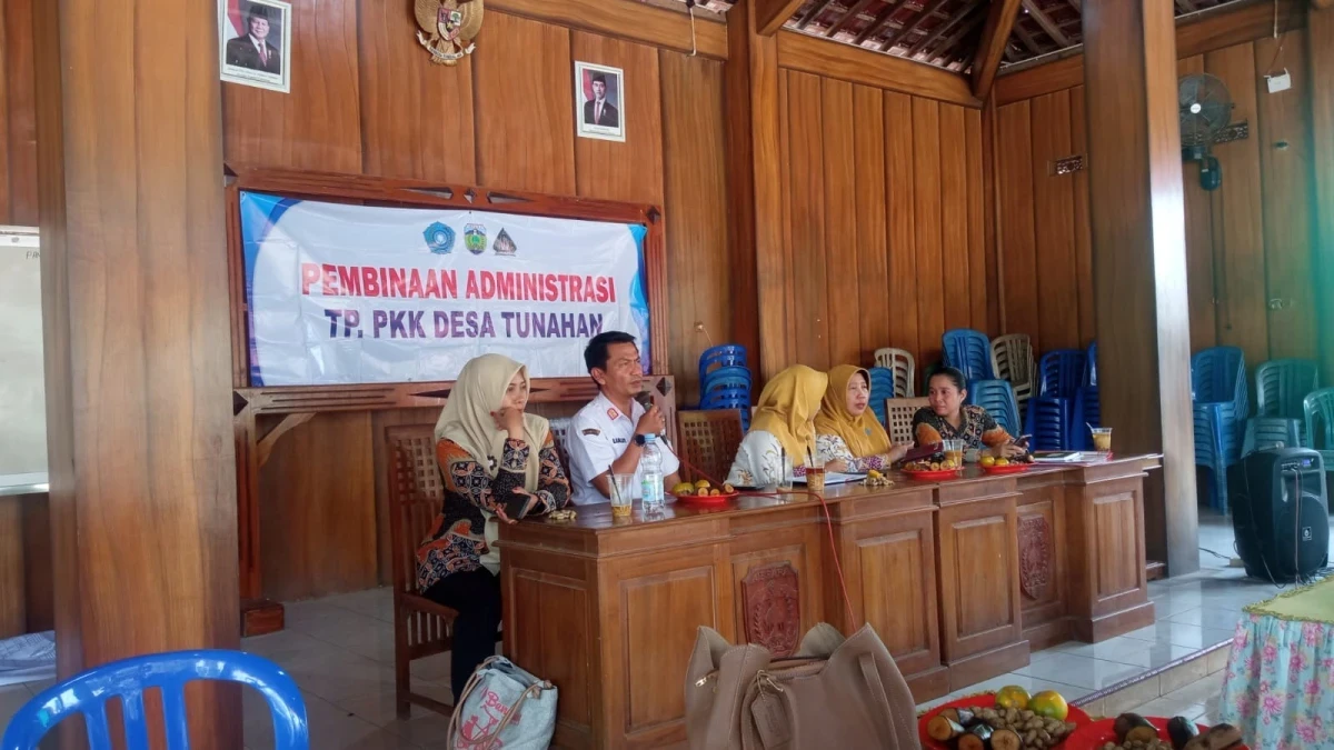 Pembinaan Administrasi PKK di Desa Tunahan