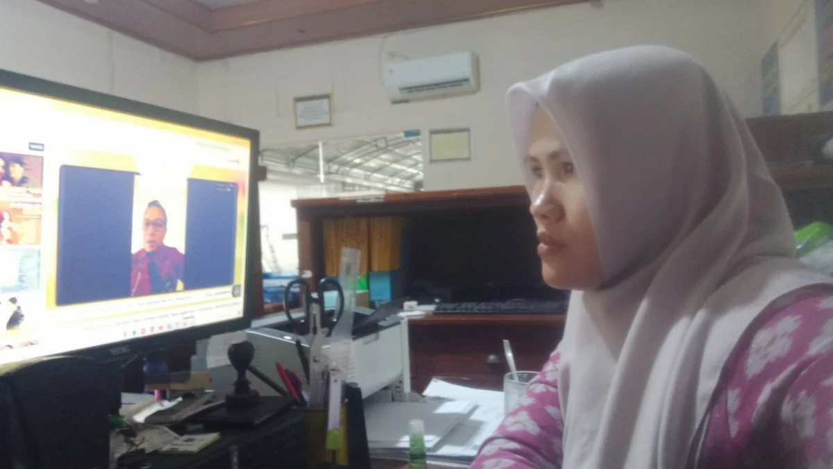 Mengikuti Zoom Meeting Kegiatan Pendampingan Kualitas Pengasuhan di Tamasya melalui Kelas Orang Tua Hebat (TAMASYA di KERABAT)