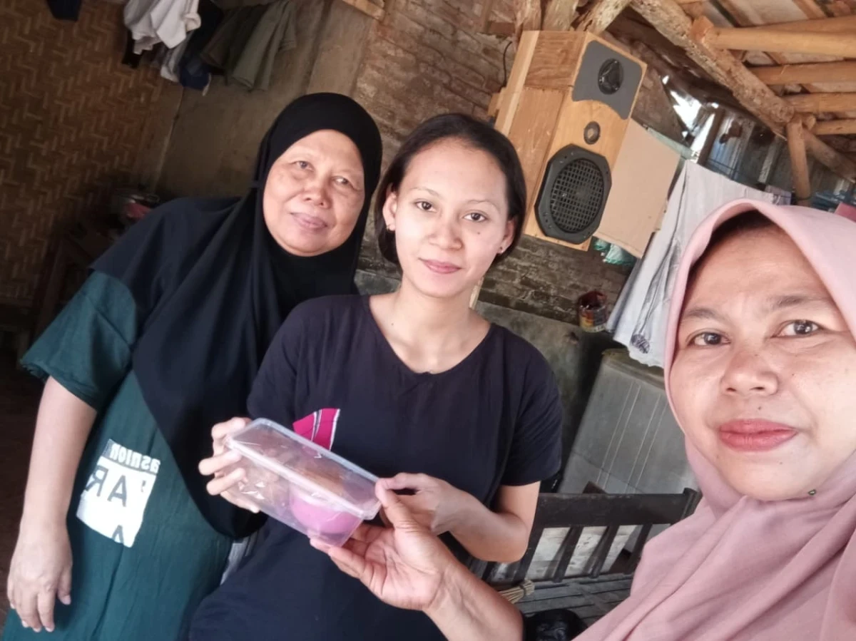 Cegah Stunting dan Jaga Kesehatan Ibu Hamil, Pokja 4 Distribusikan PMT Bergizi di RW 02 Desa Karanggondang