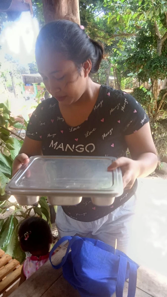 Distribusi Makan Bergizi Gratis (MBG) bagi Bumil, Busui, dan Balita di Posyandu Harapan 1 RW 09 Desa Karanggondang