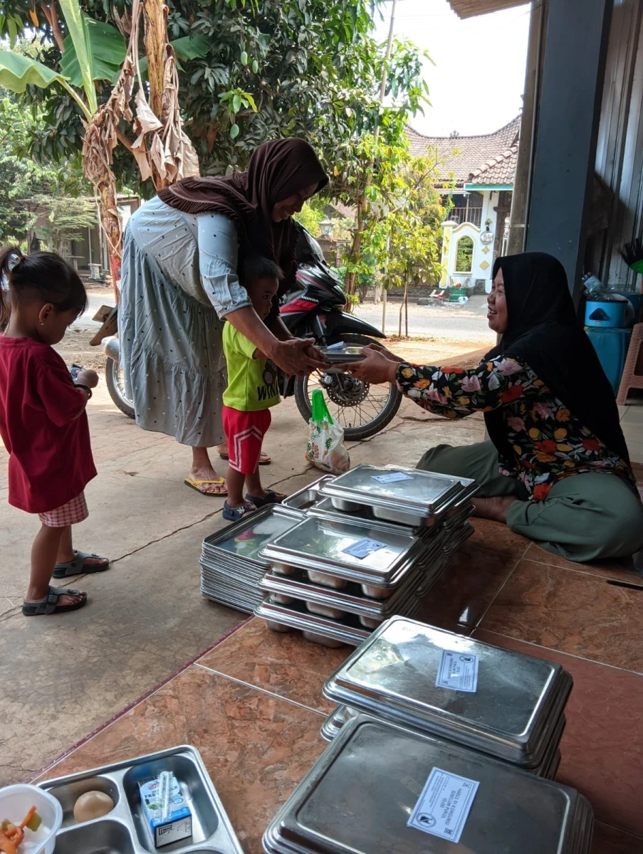 PEMBAGIAN MBG BALITA DI POS PANDAN 4 DESA KEDUNGCINO