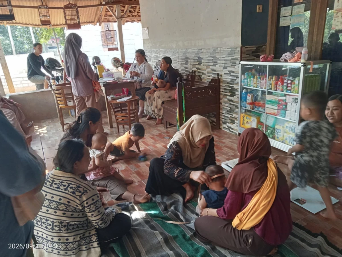 KEGIATAN POSYANDU DI POS PANDAN 5 DESA KEDUNGCINO