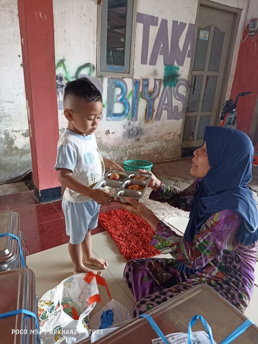 PEMBAGIAN MBG BALITA DI POS PANDAN 3 DESA KEDUNGCINO