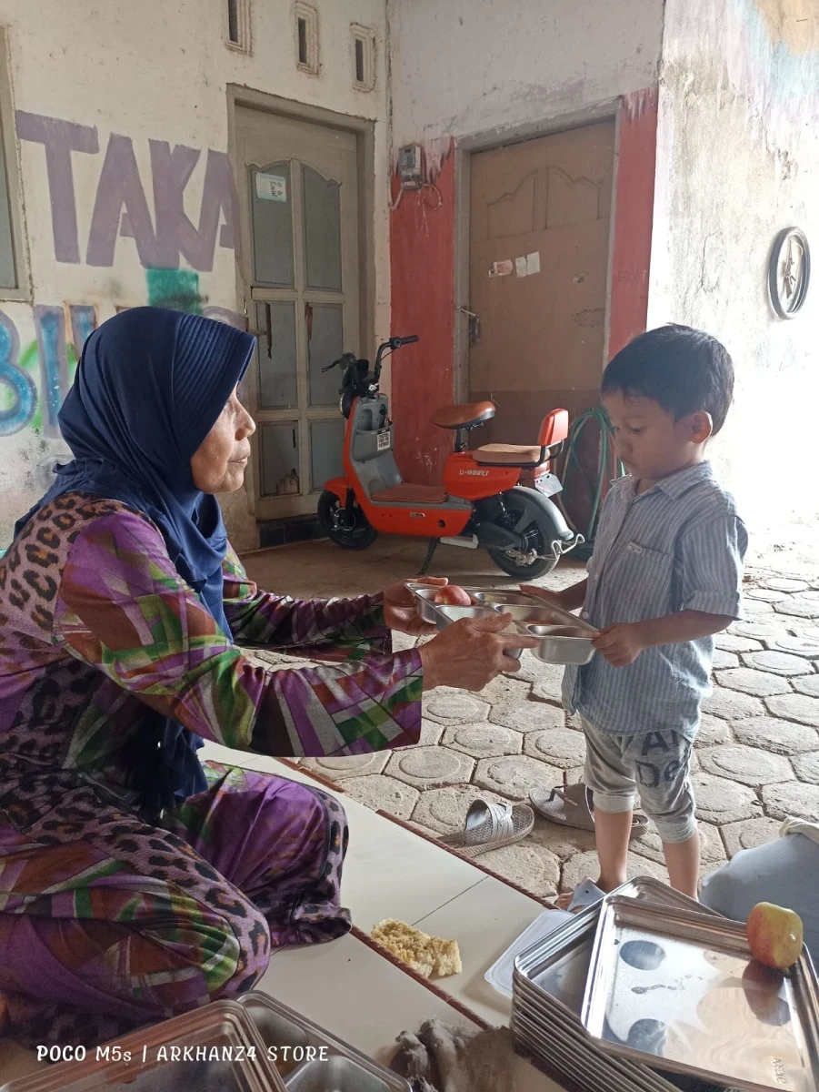 PEMBAGIAN MBG BALITA DI POS PANDAN 3 DESA KEDUNGCINO