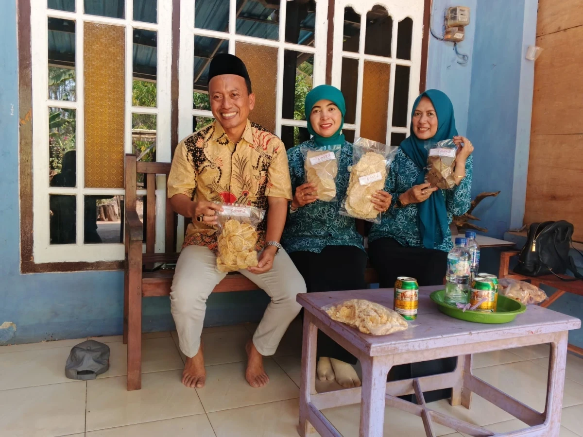 UMKM Intip "Last3" RW 02 Karanggondang: Mengangkat Cita Rasa Tradisional Jadi Usaha Unggulan Desa