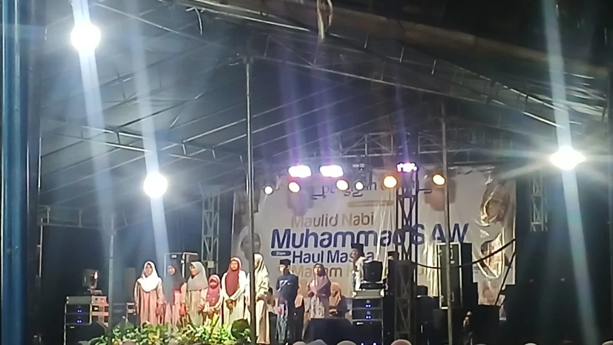 RW 07 Desa Karanggondang Gelar Pengajian Maulid Nabi, Haul Masal, dan Santunan Anak Yatim