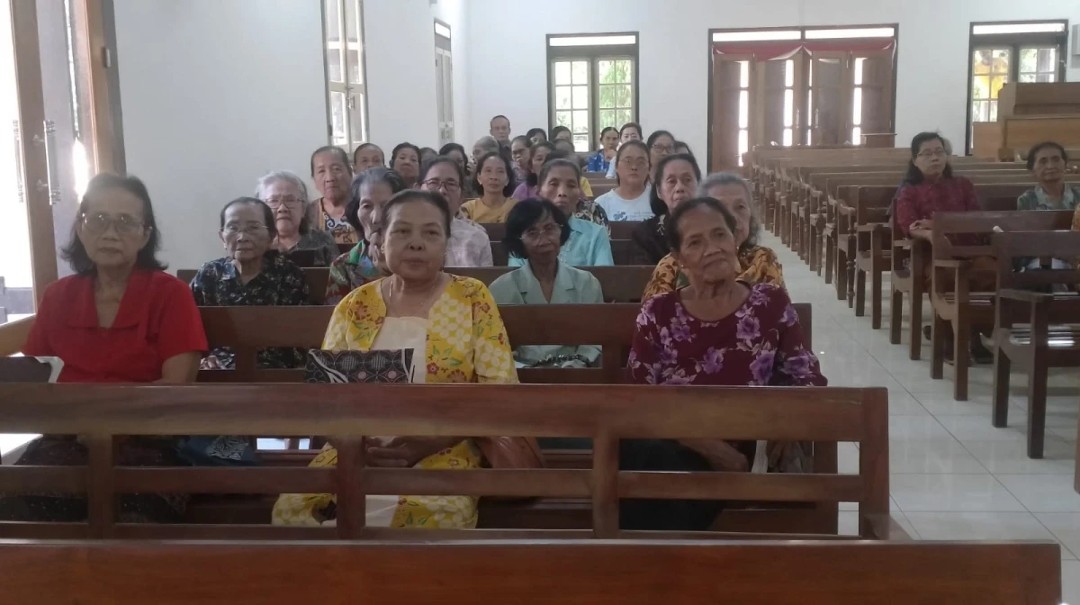 Ibadah Lansia GITJ Kedung Penjalin Karanggondang Berlangsung Penuh Sukacita