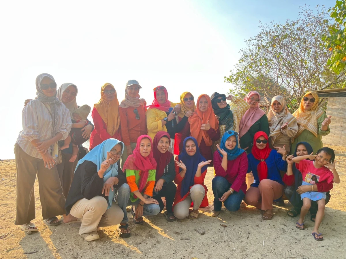 Pertemuan Rutin PKK RT 5 RW 3 tgl 12 September 2026 tempat Pantai Semat isian kegiatan ulang tahun PKK Rt5 Rw3 Ke 24 . anggota yang hadir 50 orang
