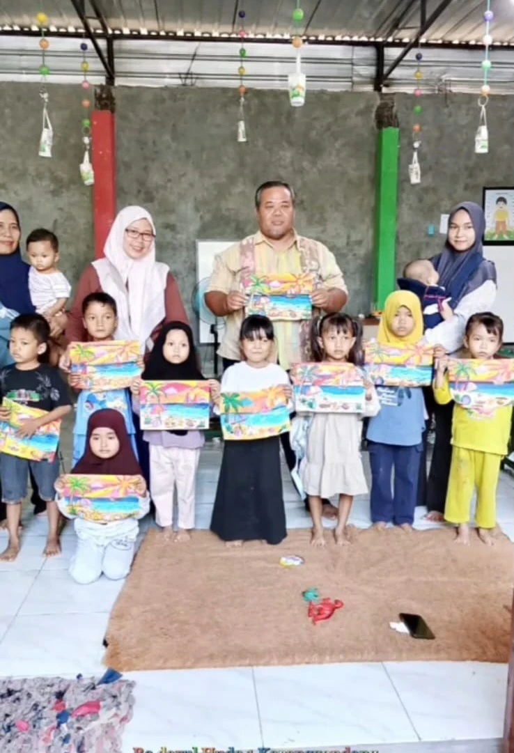 Les Menggambar untuk Mengembangkan Kreativitas Anak RA Darul Huda 1 Karanggondang