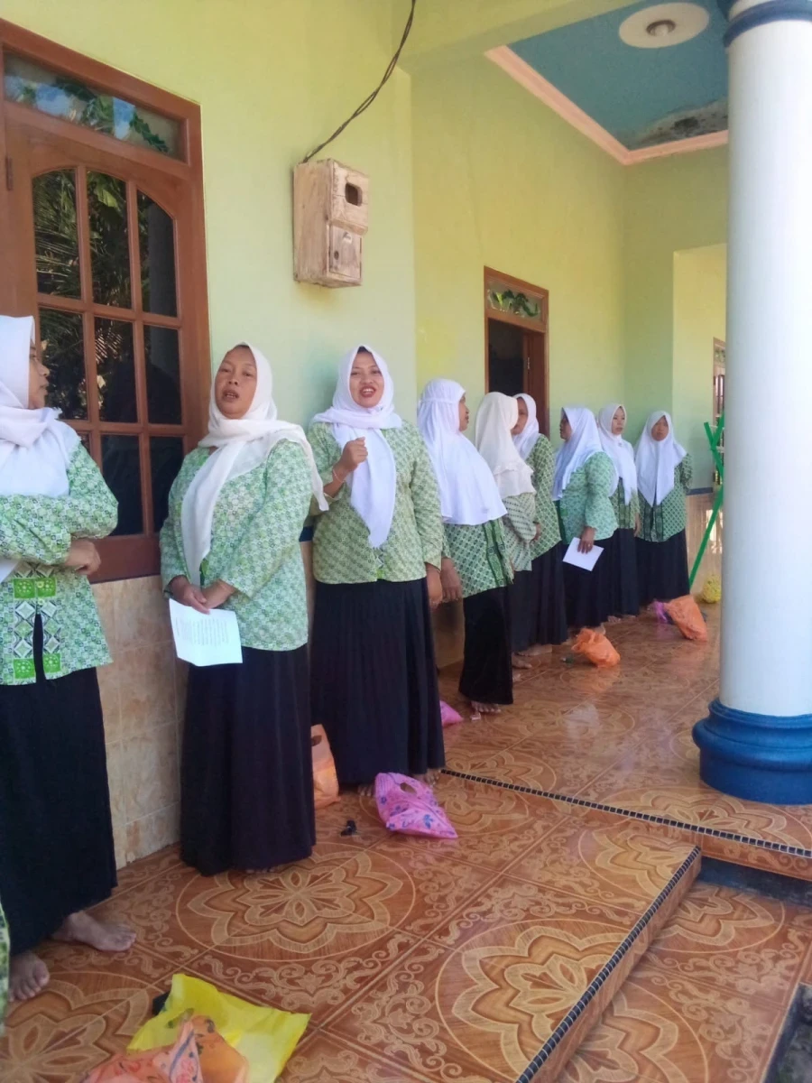 Mempererat Tali Silaturahmi dan Tradisi Islami: Kegiatan Al-Barzanji Fatayat NU Ranting Karanggondang 1 RT 07/RW 02