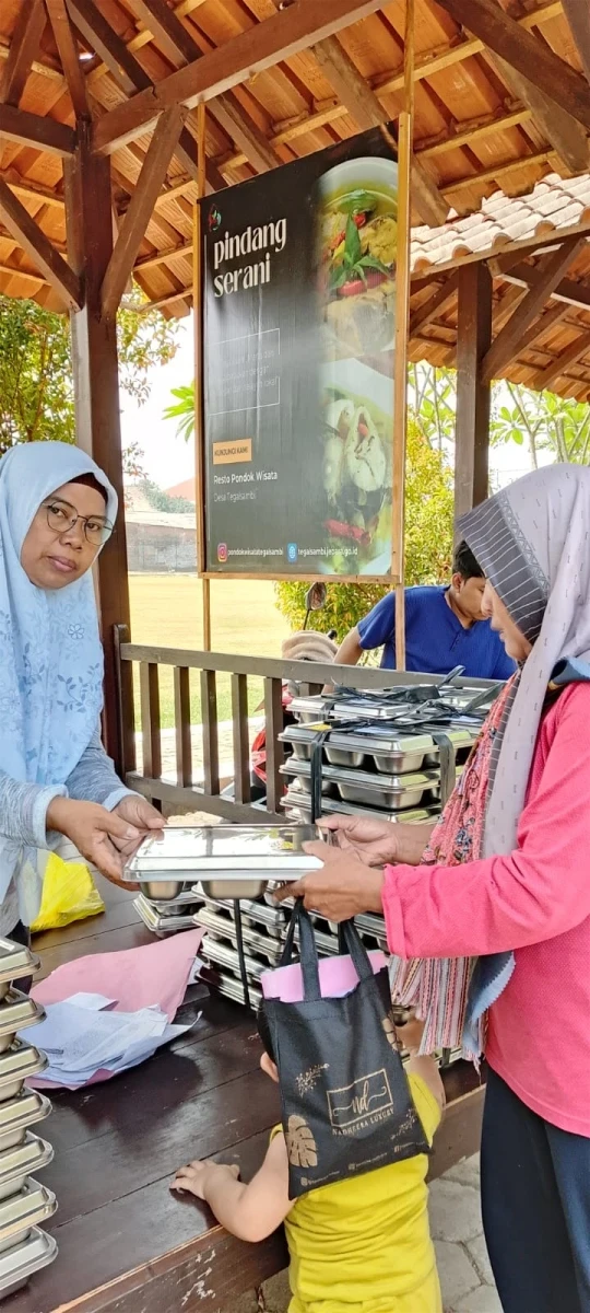Pembagian MBG Posyandu Kasih Ibu 1 di Pondok Wisata Tegalsambi