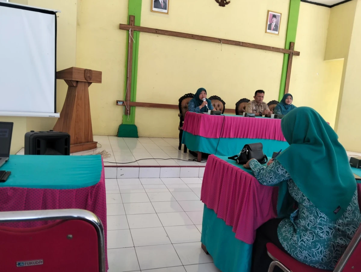 Rakor tp pkk kecamatan dan tp pkk desa se kecamatan nalumsari, dengan tema penguatan kapasitas kader pkk dalam pengelolaan sampah berbasis masyarakat