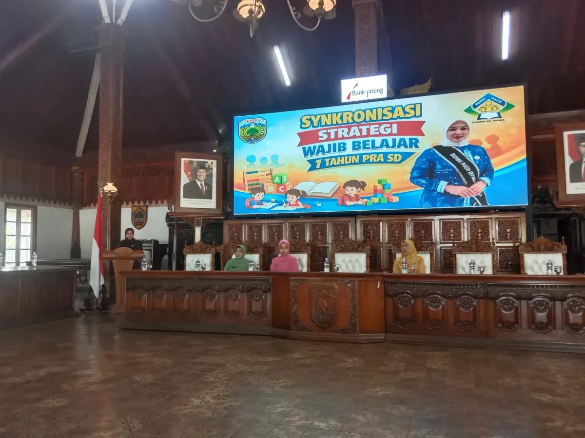 MENGHADIRI KEGIATAN SINGKRONISASI STRATEGI WAJIB BELAJAR 1 TAHUN PRA- SEKOLAH DASAR