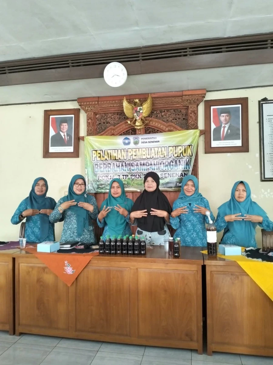 Pelatihan Pembuatan Pupuk Berbahan Sampah Organik Pokja 3 TP. PKK Desa Senenan