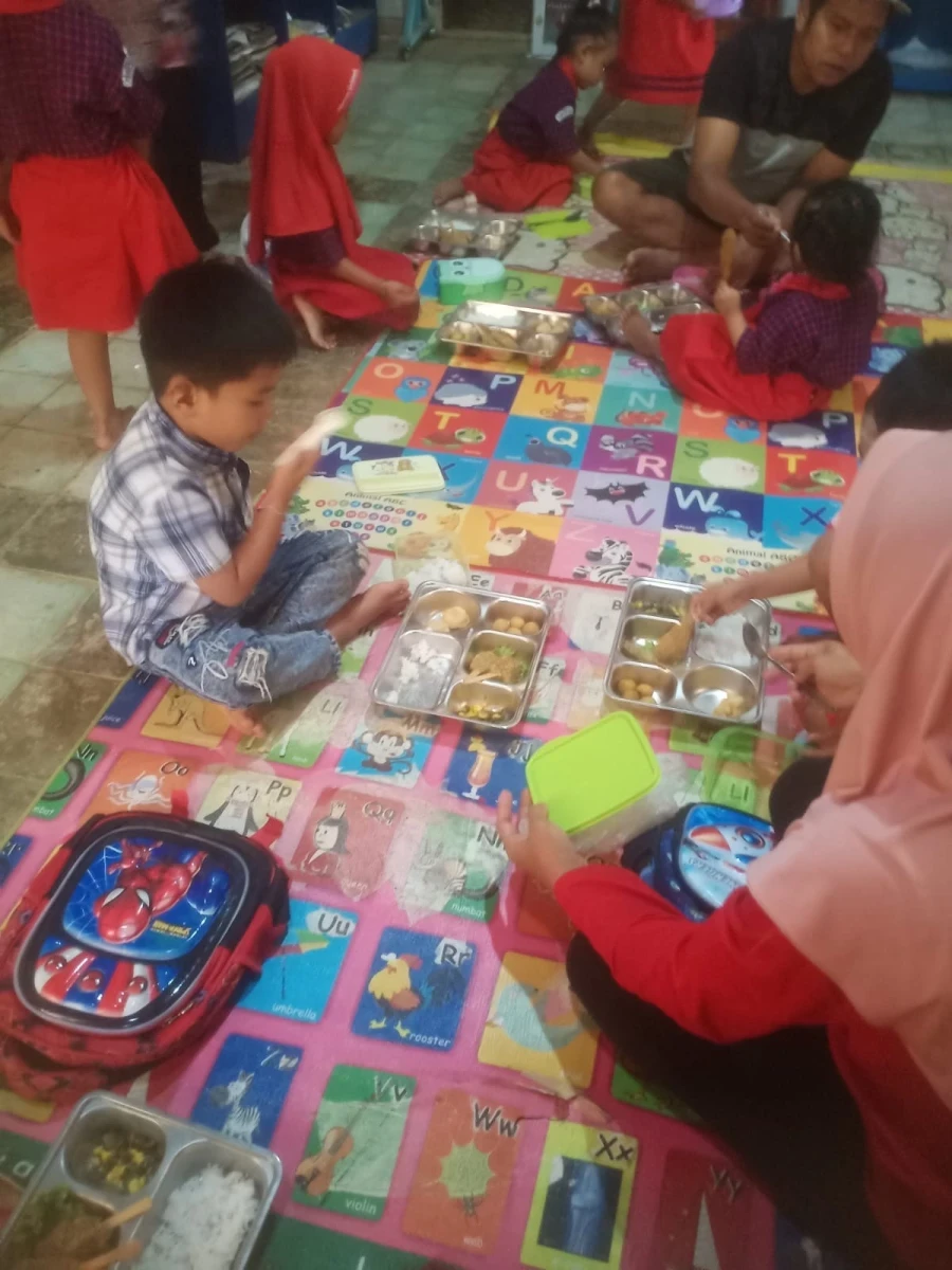 MAKANAN BERGIZI GRATIS