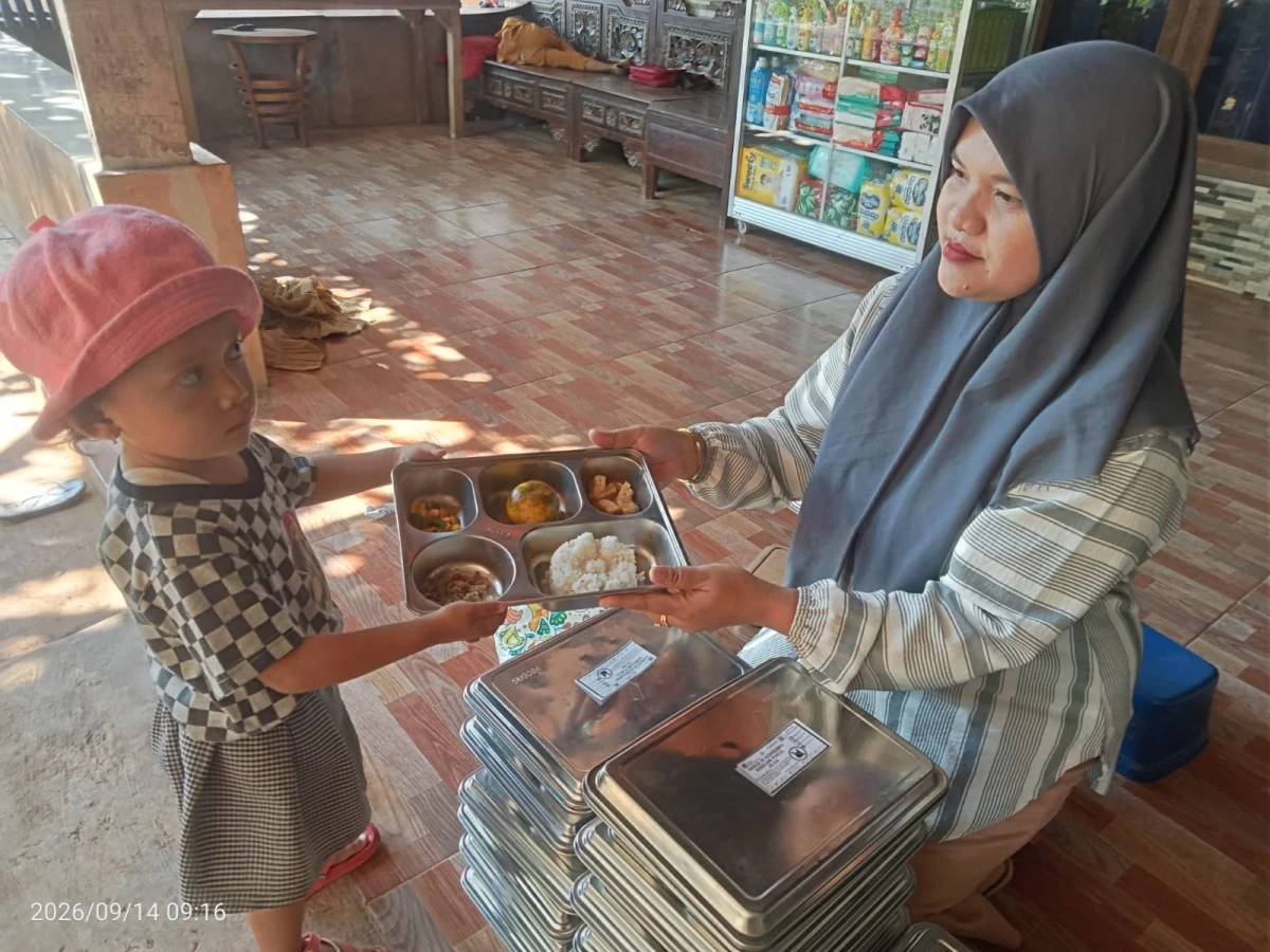 PEMBAGIAN MBG BALITA DI POS PANDAN 5 DESA KEDUNGCINO