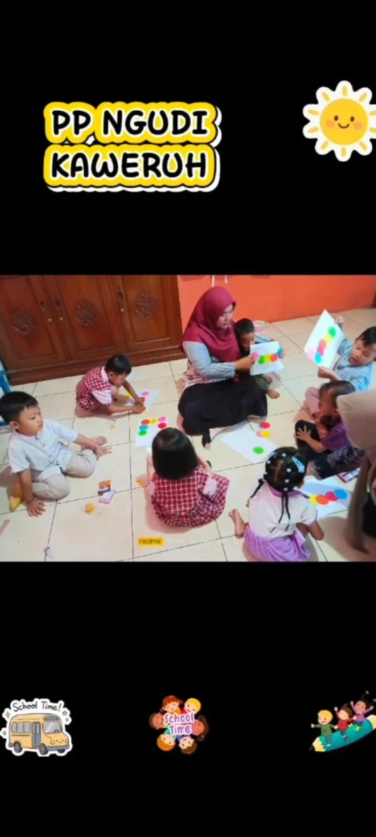 MENEMPEL LINGKARAN WARNA WARNI BENTUK ULAT