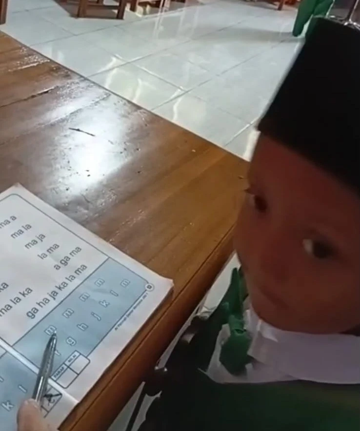 Menumbuhkan Minat Baca Sejak Dini: Pembelajaran Membaca Interaktif di RA Darul Huda 2 Karanggondang