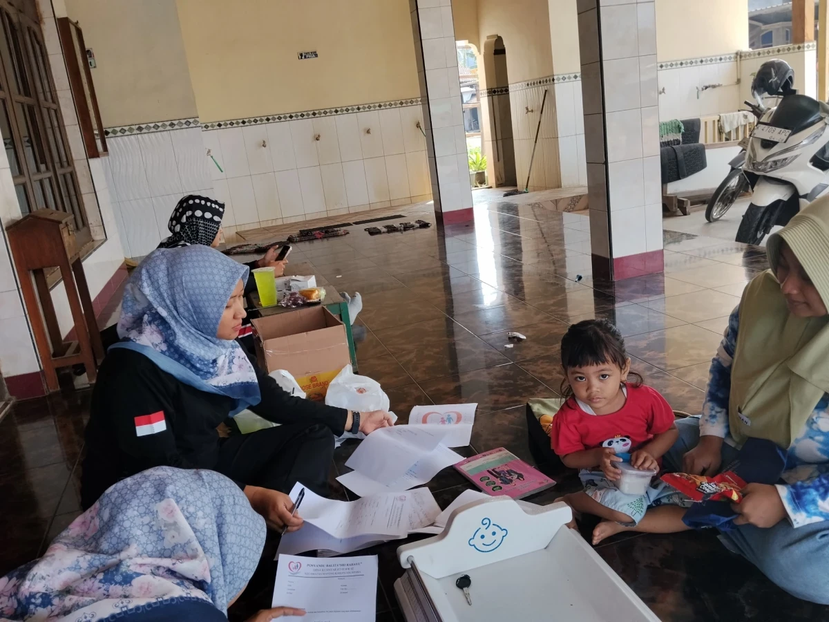 Kegiatan Imunisasi Posyandu Sri Rahayu 