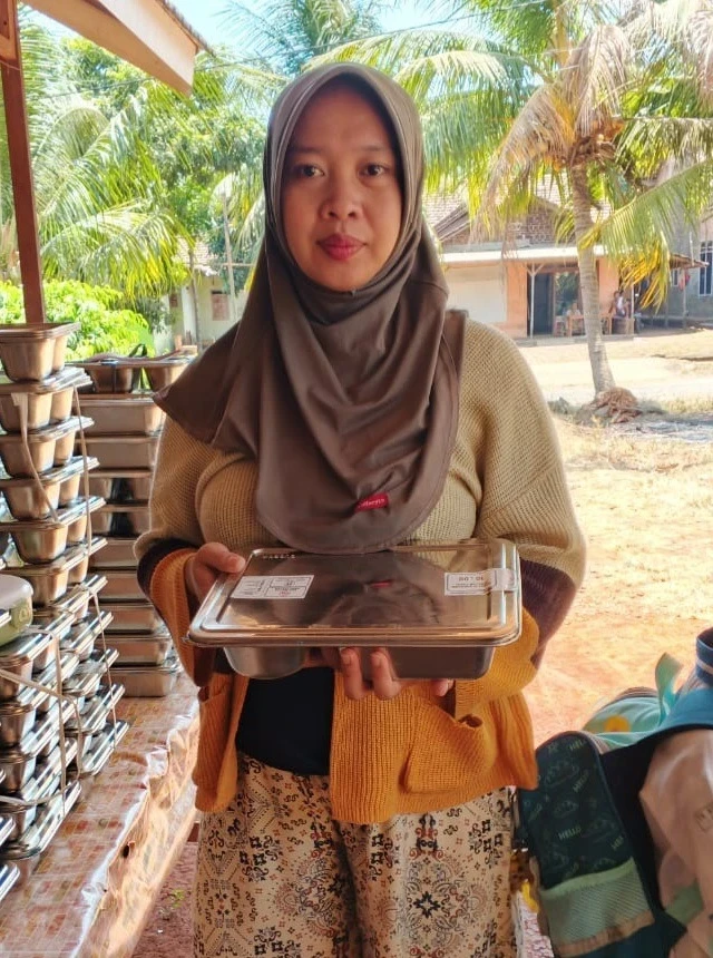 Distribusi Makan Bergizi Gratis (MBG) bagi Bumil, Busui, dan Balita di Posyandu Harapan 8 RW 02 Desa Karanggondang