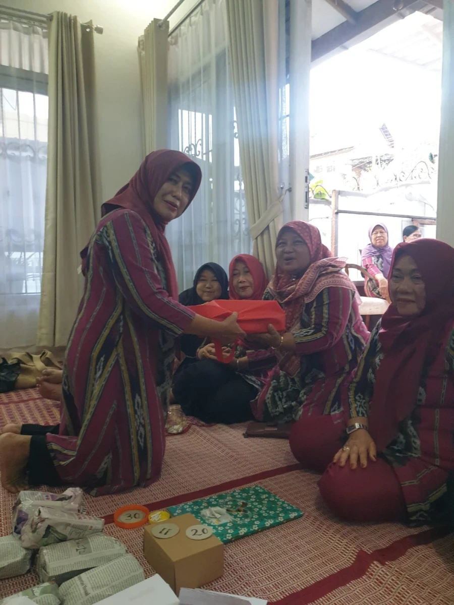 Pertemuan Rutin Kelompok PKK RT 06/07 Griya Tahunan Indah