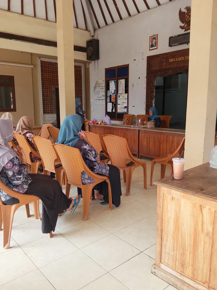 Mengikuti rutinan PKK di pendopo balaidesa pancur 2026