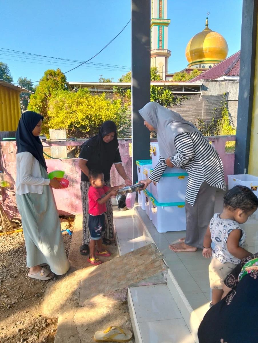 KEGIATAN PENDISTRIBUSIAN PMT DAN MBG POS MAWAR MERAH I