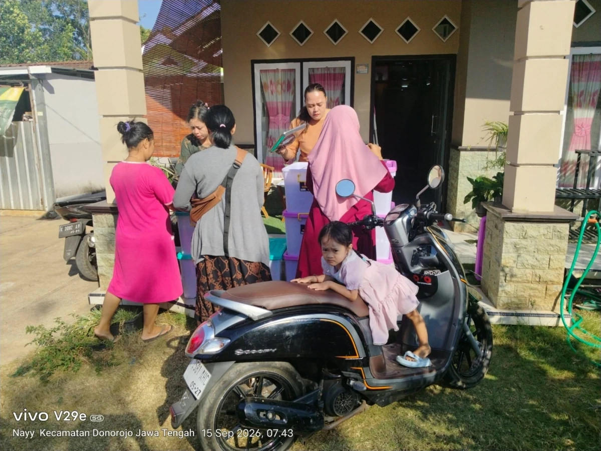 PENDISTRIBUSIAN PMT DAN MBG DI POS MAWAR MERAH 6