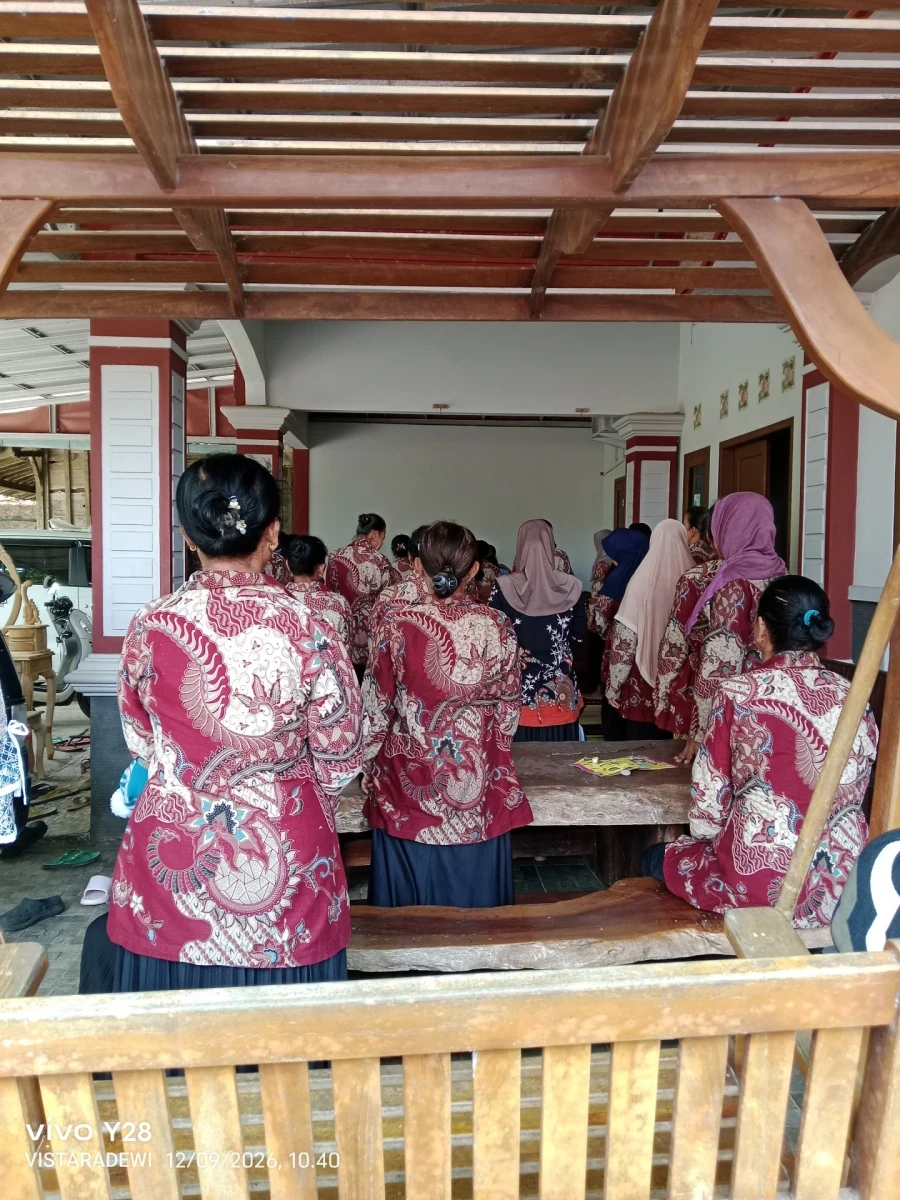 Pertemuan Rutin (seminggu 1 kali) TP.PKK RT 02 RW 02 Desa Jugo