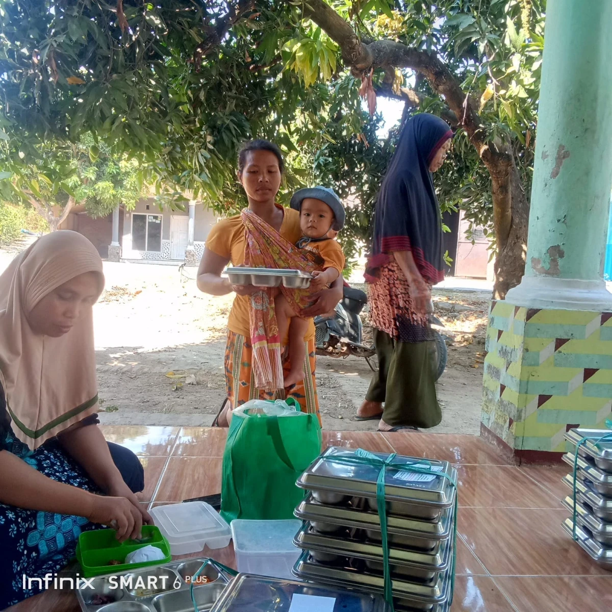 PENDISTRIBUSIAN MBG DI POS 03 RW 03 DESA UJUNGWATU