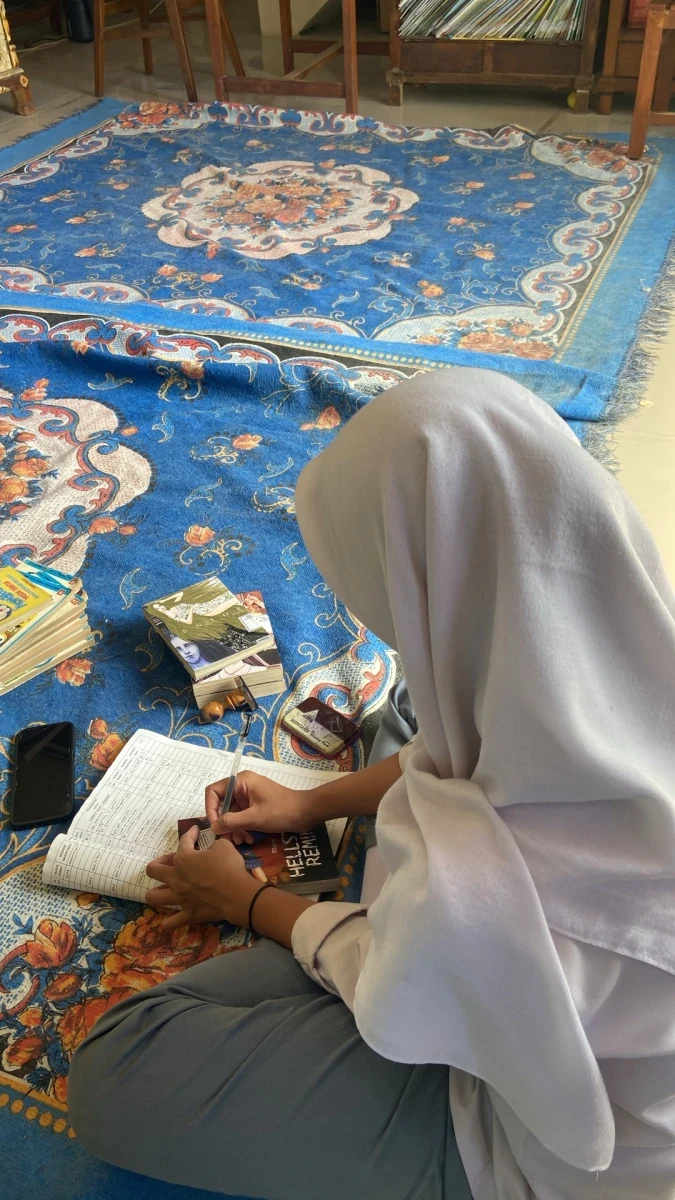 Klasifikasi Buku untuk Tingkatkan Kualitas Pengelolaan Perpustakaan Barokah Ilmu