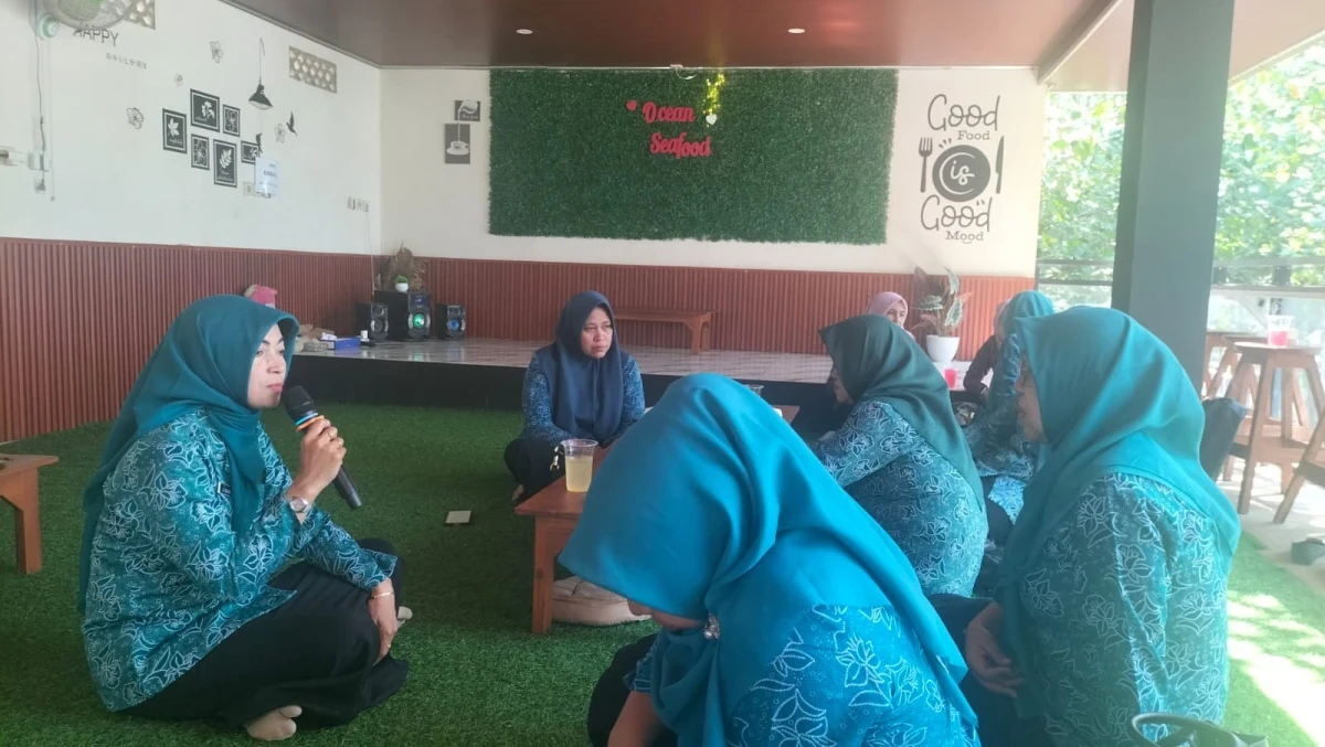 RAPAT INTI SEKERTARIS TP PKK DESA SE KECAMATAN MLONGGO