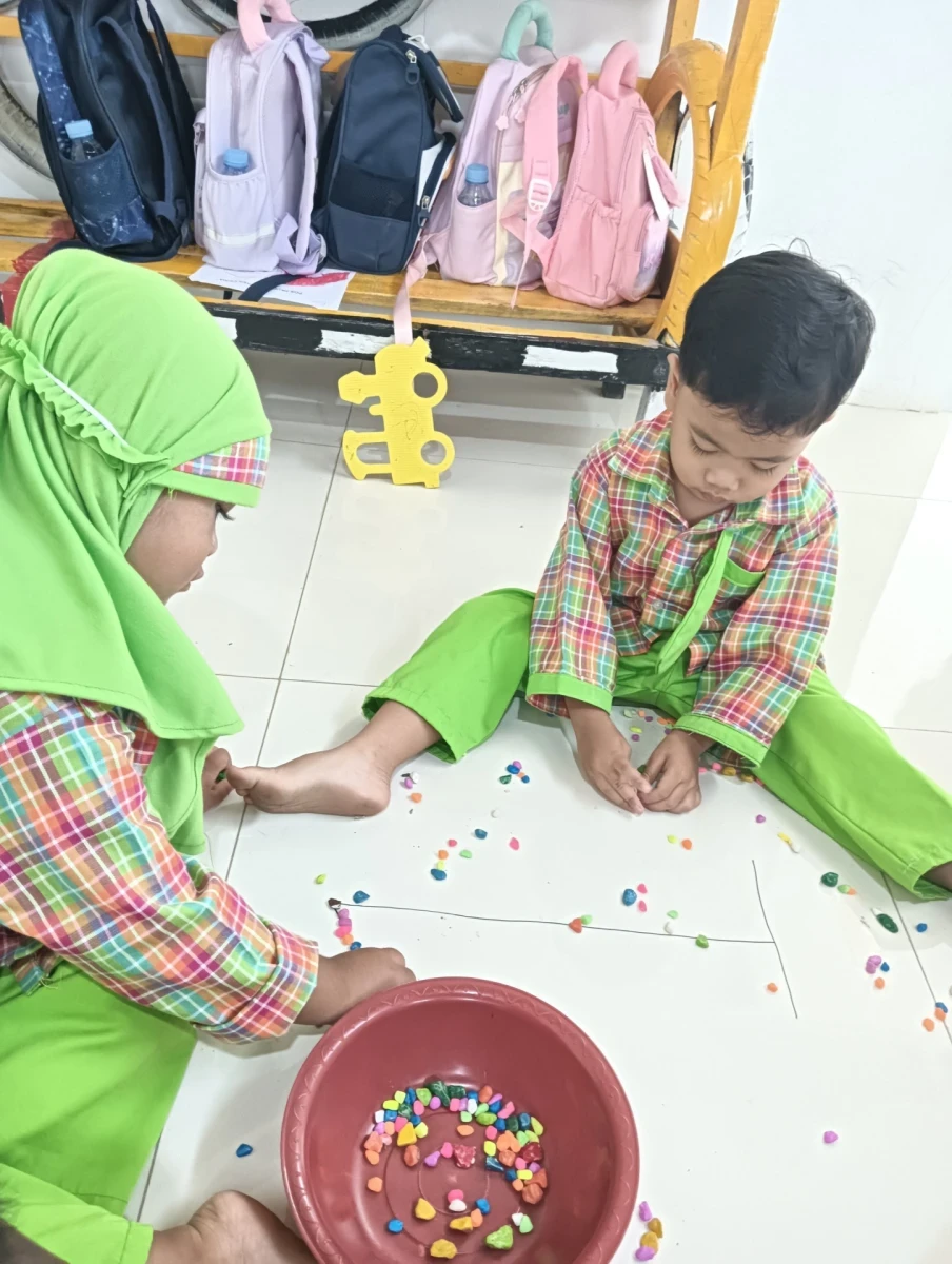Kegiatan pembelajaran di Pos Paud Anggrek Ceria 