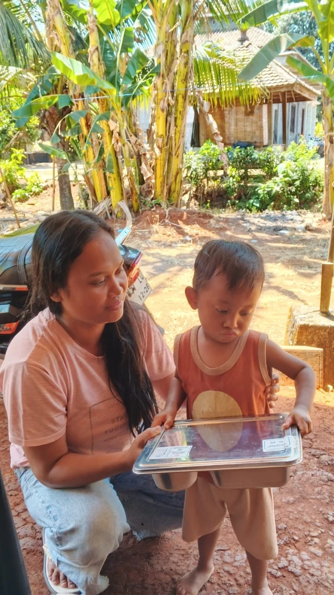 Distribusi Program Makan Bergizi Gratis (MBG) untuk Bumil, Busui, dan Balita di Posyandu Harapan 8 RW 02 Desa Karanggondang