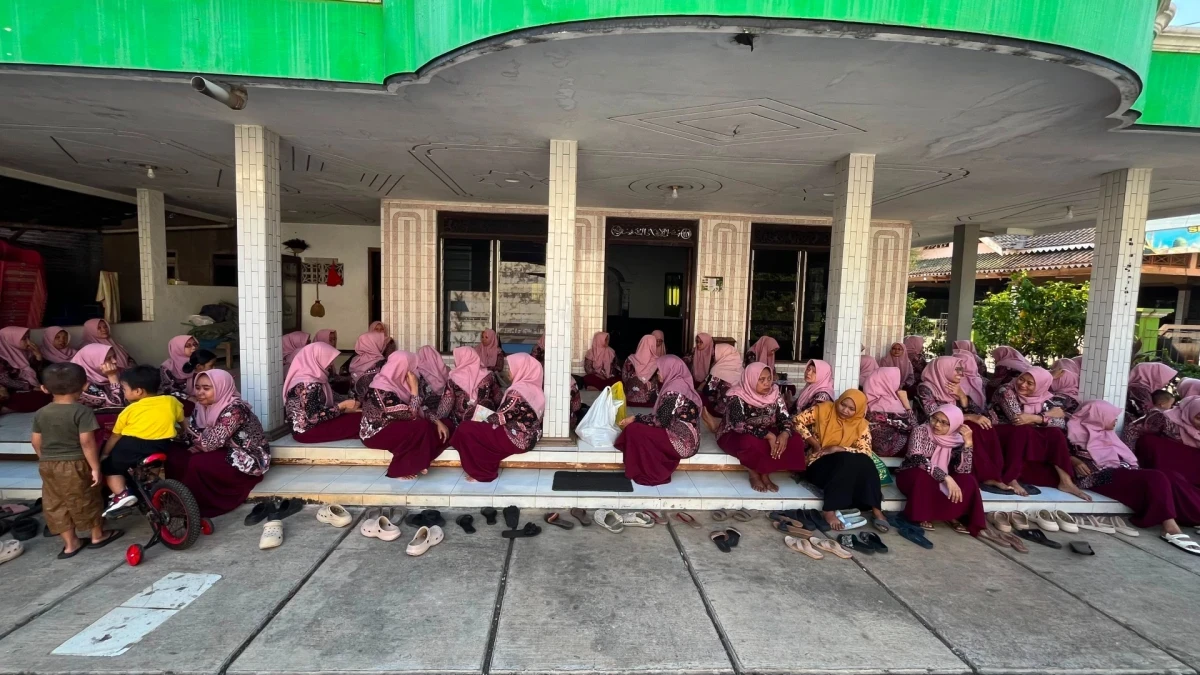 Pertemuan Rutin PKK RT 1 RW 1 Randusari Tahunan Diisi dengan Kegiatan Membuat setub dari buah