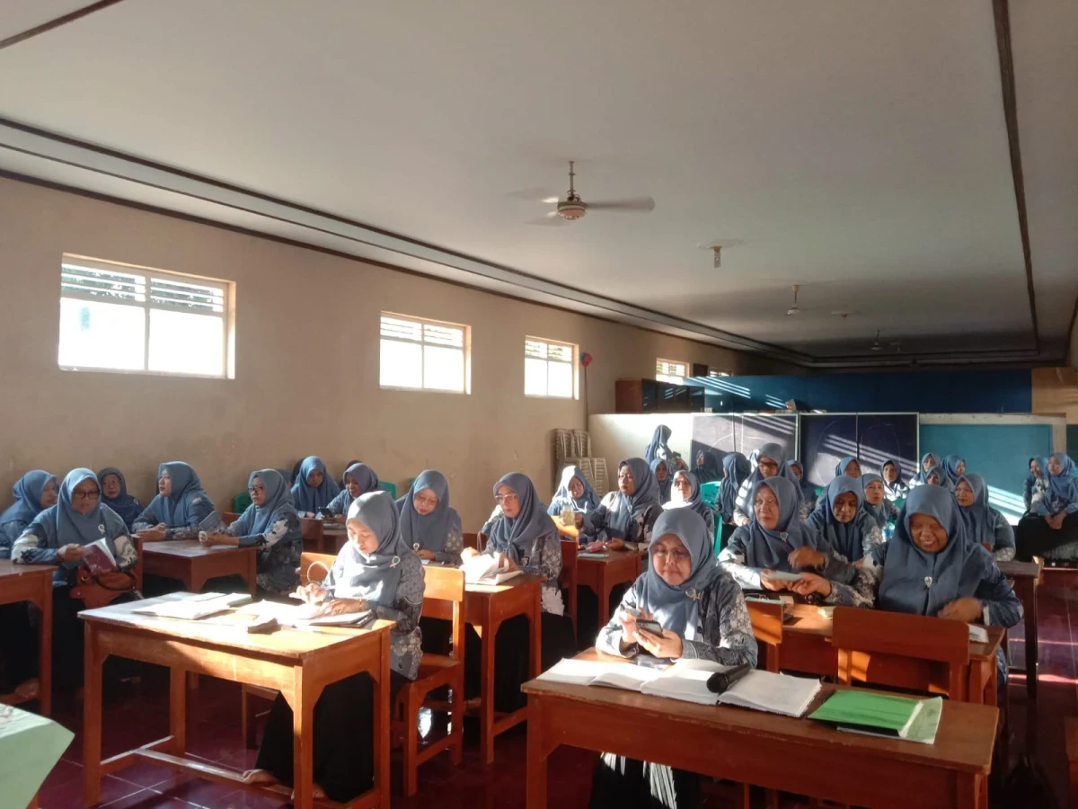 Pertemuan Rutin PKK RT 2 RW 1 Randusari Tahunan Diisi dengan isiian manfaat buah semangka