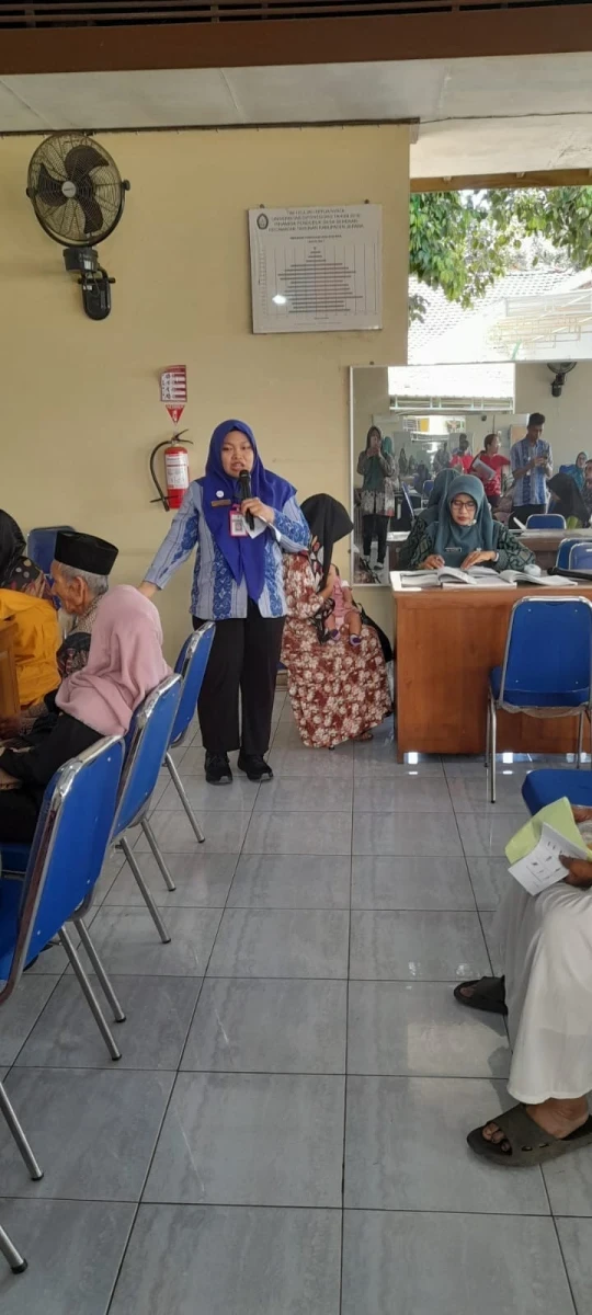Sosialisasi Mengenai Frozen Shoulder pada Lansia di Pos Lansia Cahaya Senja Desa Senenan
