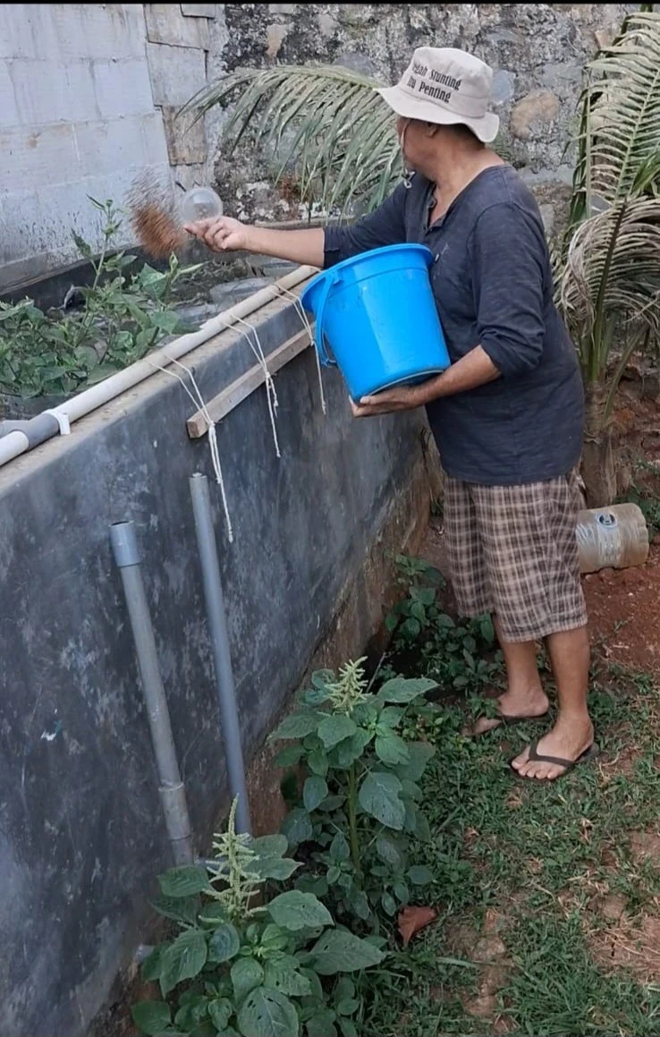 Pemberdayaan Ekonomi Warga RT 01/RW 04 Karanggondang Melalui Budidaya Lele Mandiri .