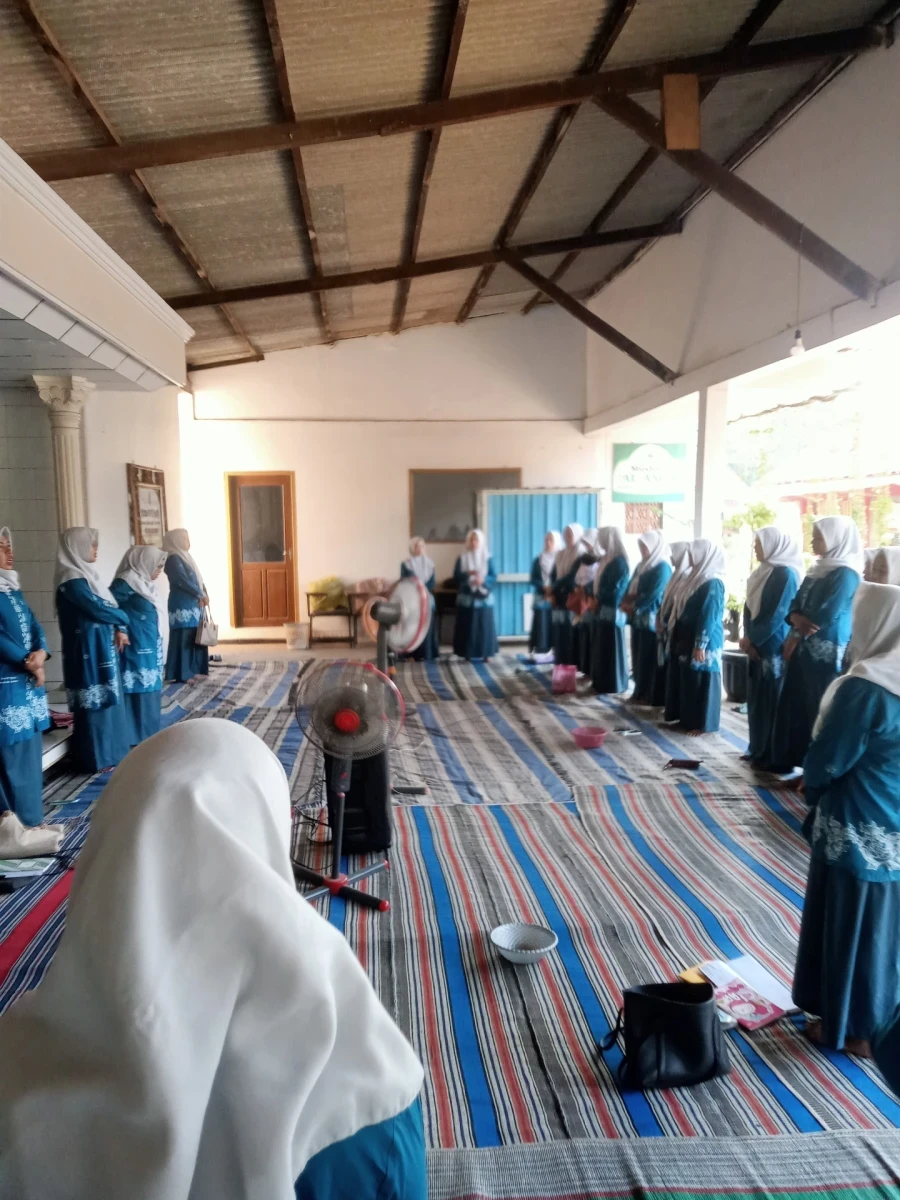 Pertemuan Rutin PKK RT 3 RW 1 Randusari Tahunan Diisi dengan isian cara mengatasi rambut rontok