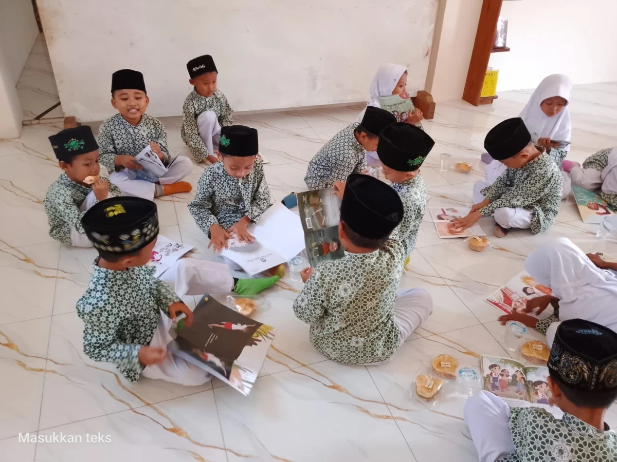 Perpustakaan Desa kunjungan oleh TK. TARBIYATUL ATHFAL 