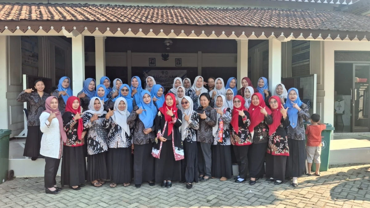PEMBINAAN ADMINISTRASI PKK DESA KUNIR
