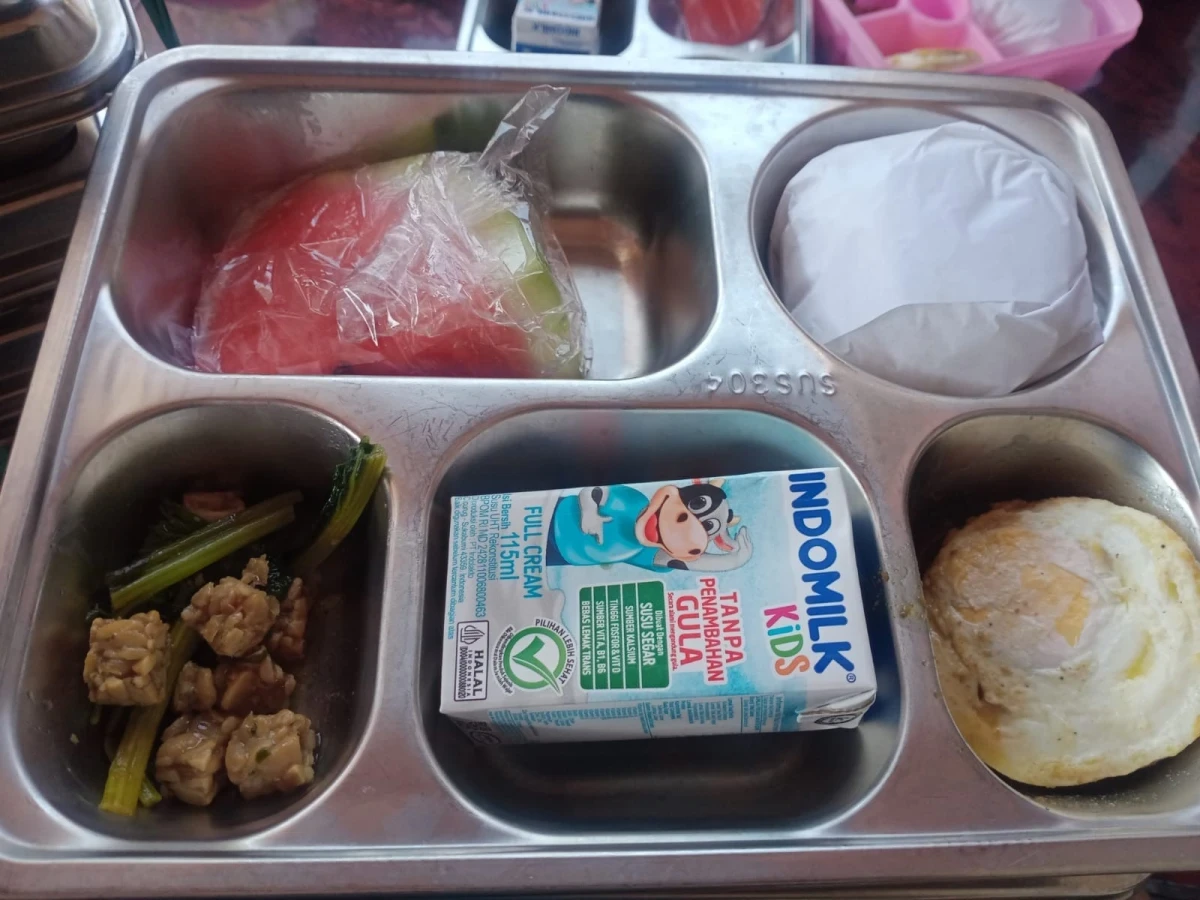 DISTRIBUSI PROGRAM MAKAN GRATIS (MBG) KADER BERSAMA POKJA IV DESA UJUNGWATU
