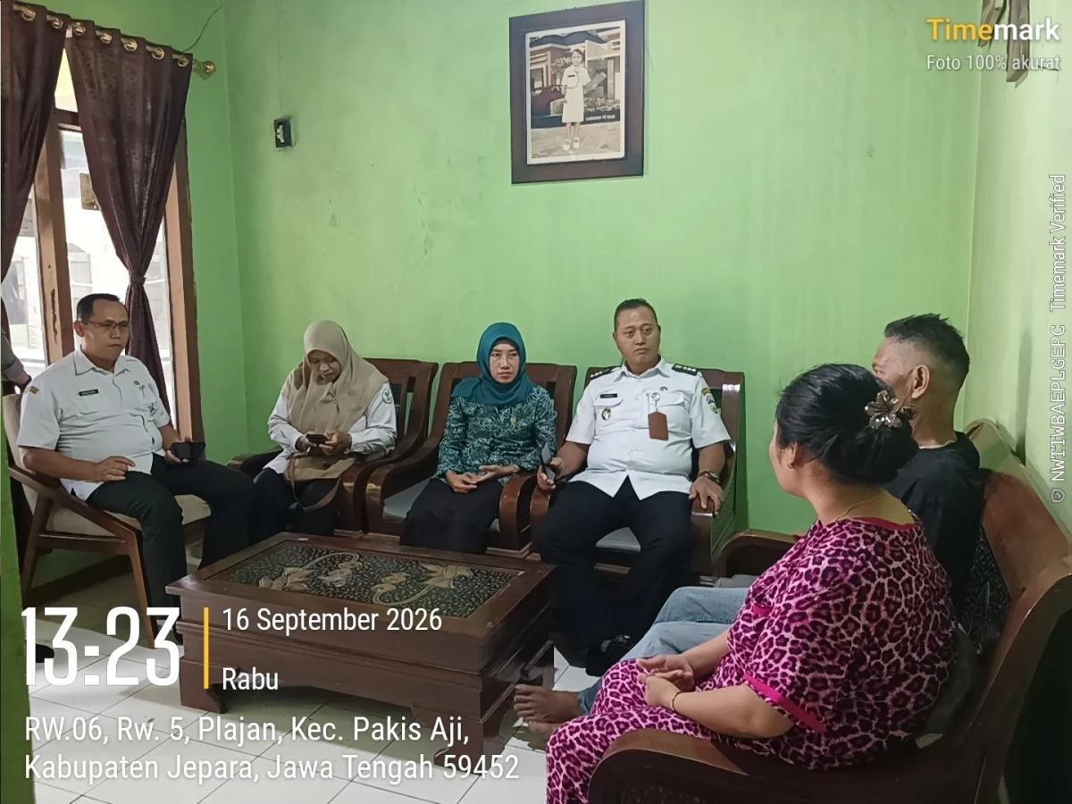 TP PKK KECAMATAN PAKIS AJI SAHABAT KELUARGA, KETUA TP PKK KECAMATAN PAKIS AJI 