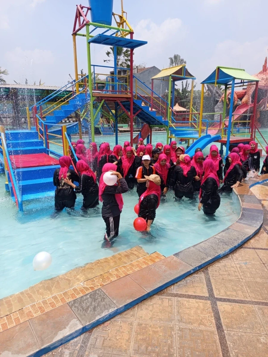 TP PKK Kecamatan Pakis Aji  mengikuti family gathering  HUT HIMPAUDI ke 21 kecamatan pakis aji