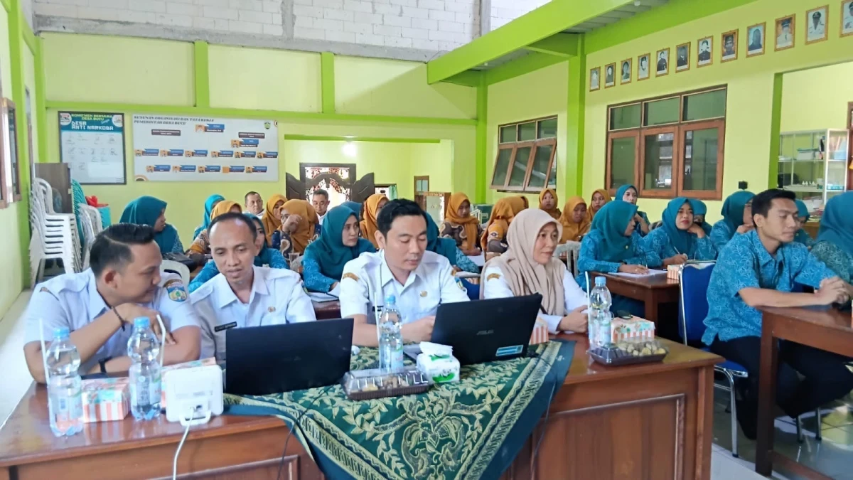 Pokja I TP PKK Kecamatan Kembang menghadiri kegiatan Monitoring Kios Adminduk dan Sosialisasi Caping PKK di Desa Bucu