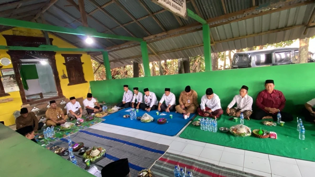 Kegiatan pengurus PKK desa jinggotan  dalam acar ziarah makam leluhur kabupaten Jepara 
