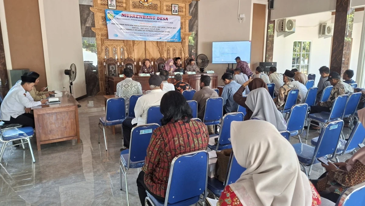 Mengikuti MusrenbangDes Desa Dermolo